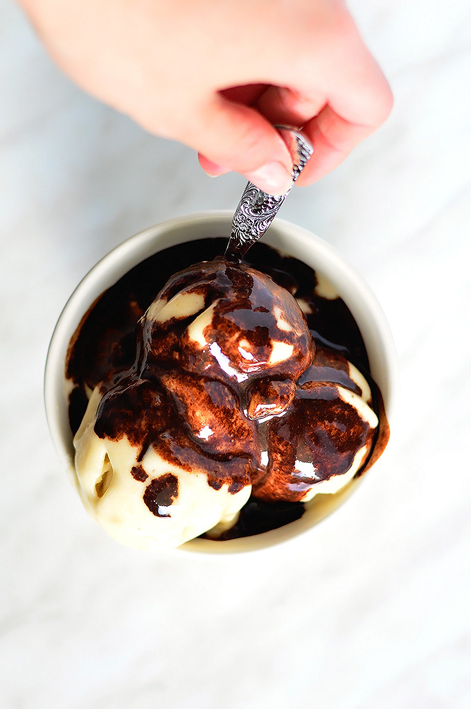 Banana Icecream with chocolate Syrup - high in nutritients and low in fat! |www.thebrightbird.com