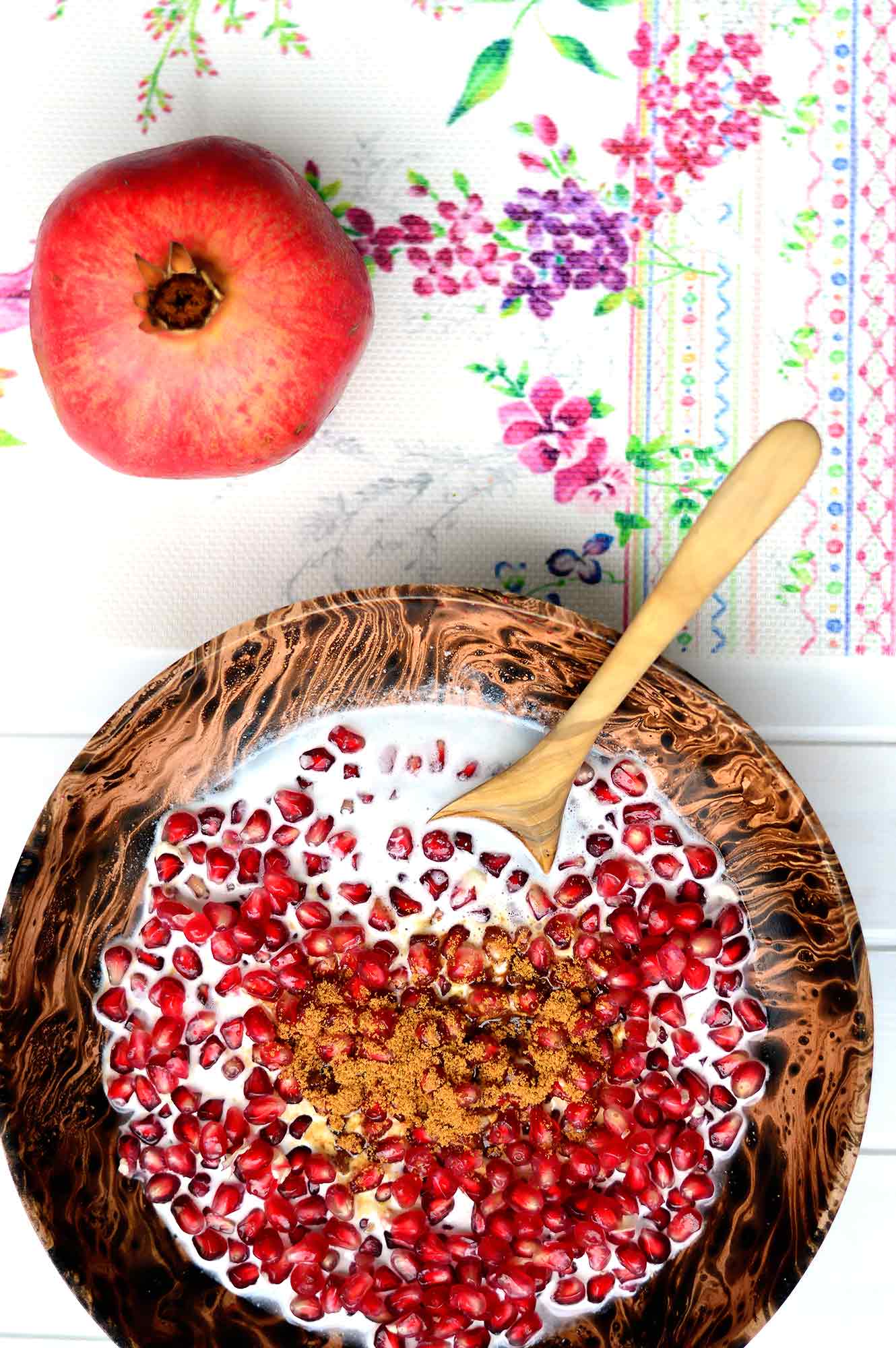 Pomegranate Breakfast Bowl - sweet and refreshing|www.thebrightbird.com 