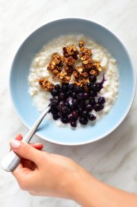 Porridge with oil-free handmade granola