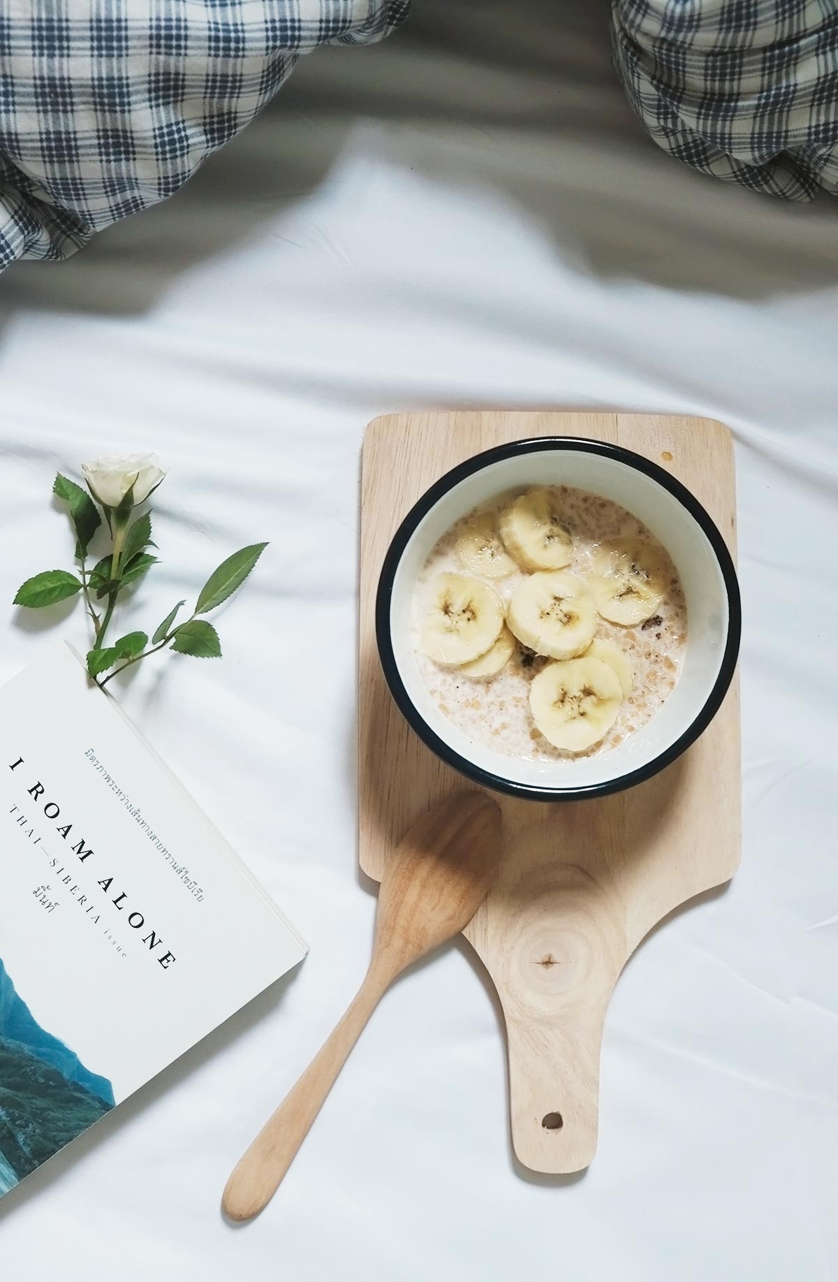 banana porridge in bed